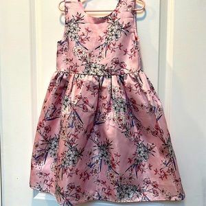 Beautiful, calmer, shimmery, pink floral dress in excellent condition! Size 5/6.